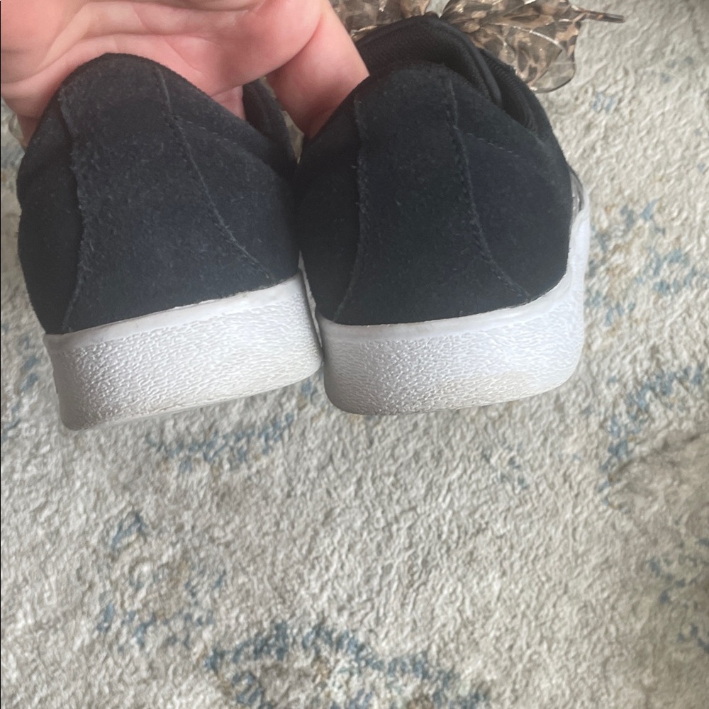 Adidas Women’s Black/Gold Sneakers with Leopard Print Bow Laces size 7.5 - Picture 6 of 7